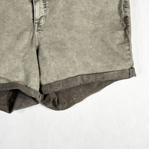 Torrid Plus Sz 24 Denim Shorts Boyfriend Vintage Stretch Mid Rise Short Gray 553 - Picture 6 of 14